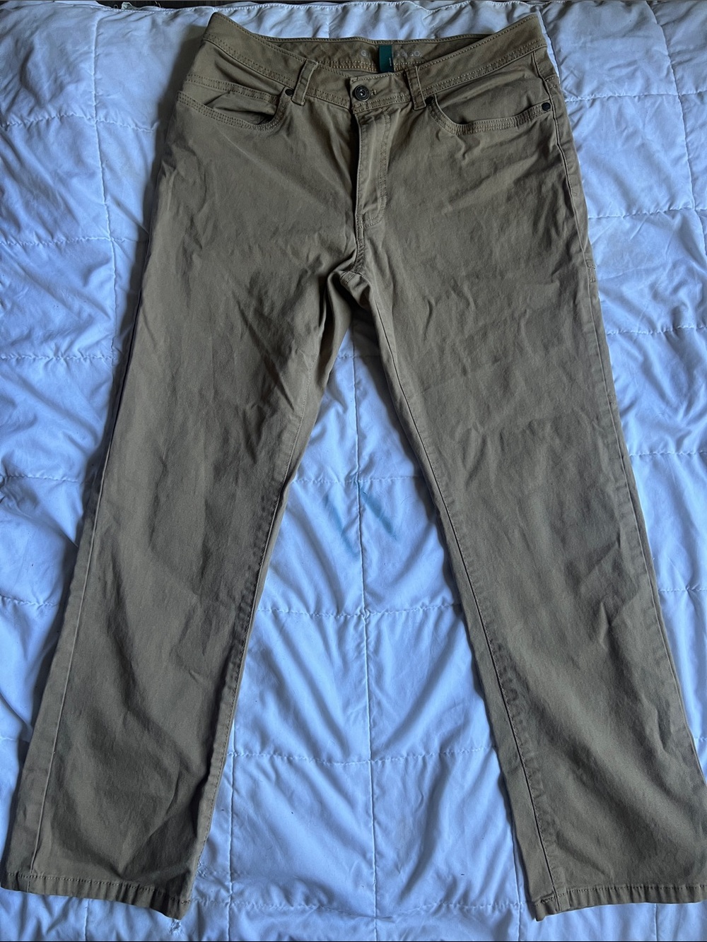 G.H. BASS & CO. MEN’S SANDY KHAKI PANTS